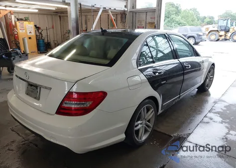 2013 Mercedes-Benz C 250 Luxury/Sport из США, поврежденный, VIN WDDGF4HBXDA839380